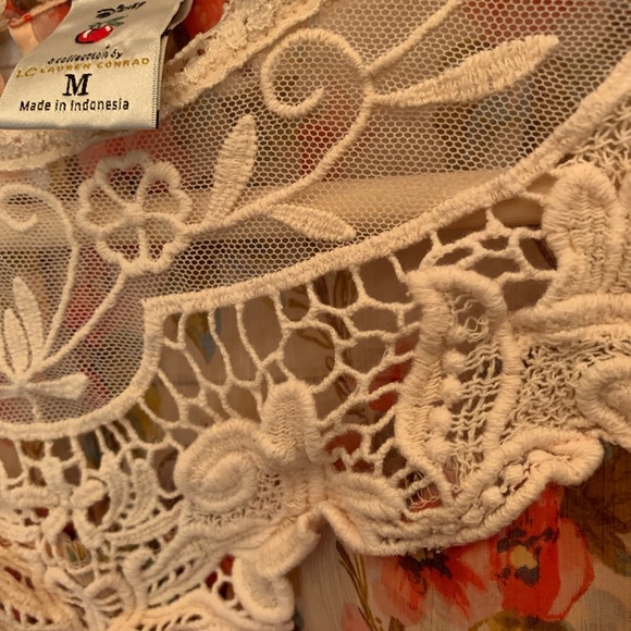 Snow White Collection Blouse - Picture 5 of 6